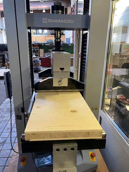 Shimadzu AGS-X 50kN pro zkoušení mechanických vlastností desek dle EN 789